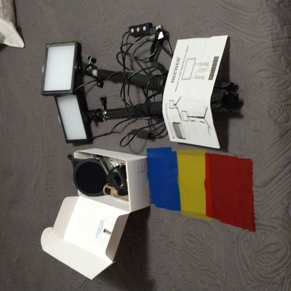 Neewer LED lights, and ZealSound k08-u portable microphone, plus all parts